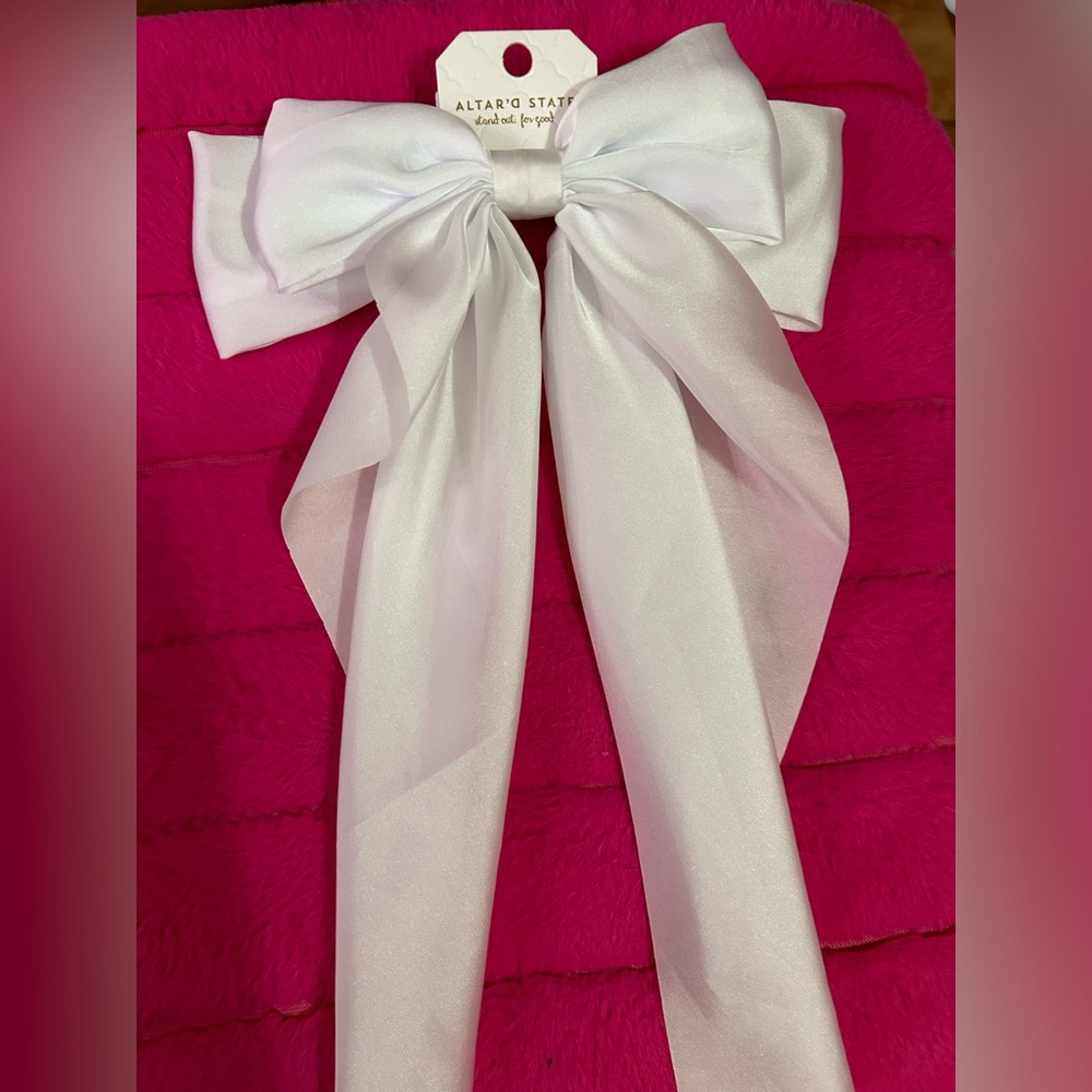 White altar’d state bow.